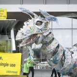 La multinationale veveysane est régulièrement ppointée du doigt pour son usage effréné du plastique, comme ici par des activiste de Greenpeace en 2019. (archive)